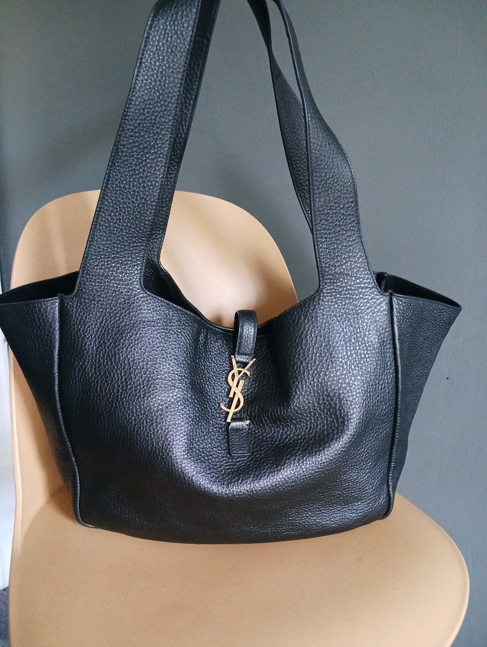 Saint Laurent Le 5 A 7 Bea Black Tote Bag In Deer Leather